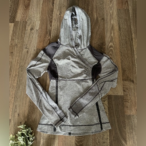 lululemon athletica Tops - Lululemon🍋Sweater